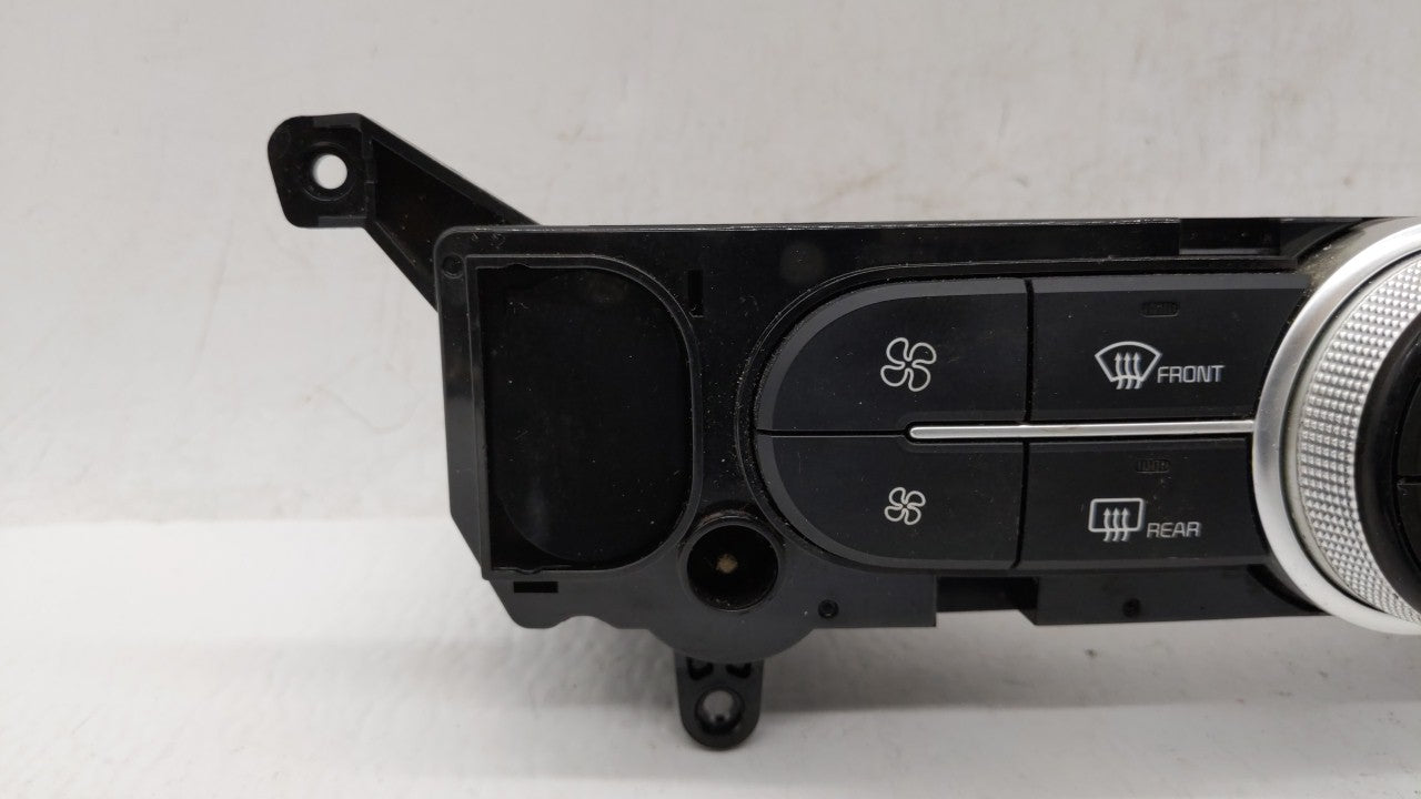 2017-2019 Kia Soul Climate Control Module Temperature AC/Heater Replacement P/N:97250-B2DQ1CA 97250-B2GQ1CA Fits OEM Used Au