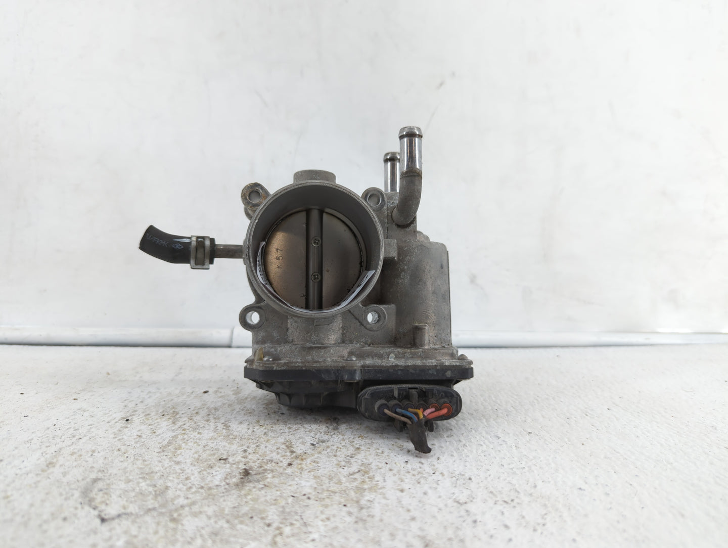 2012-2019 Kia Soul Throttle Body P/N:35100-2B300 Fits Fits 2012 2013 2014 2015 2016 2017 2018 2019 OEM Used Auto Parts - Oem