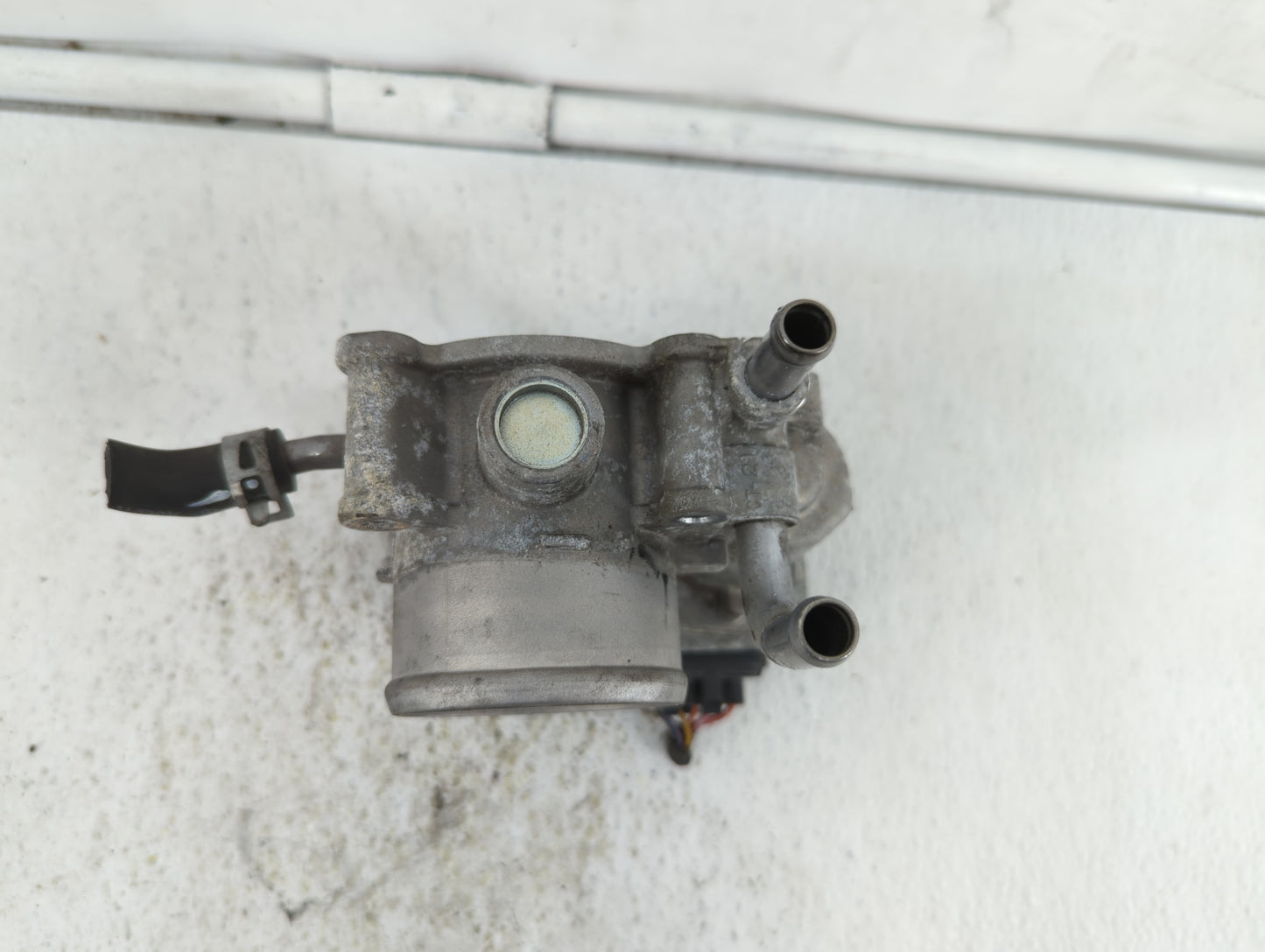 2012-2019 Kia Soul Throttle Body P/N:35100-2B300 Fits Fits 2012 2013 2014 2015 2016 2017 2018 2019 OEM Used Auto Parts - Oem