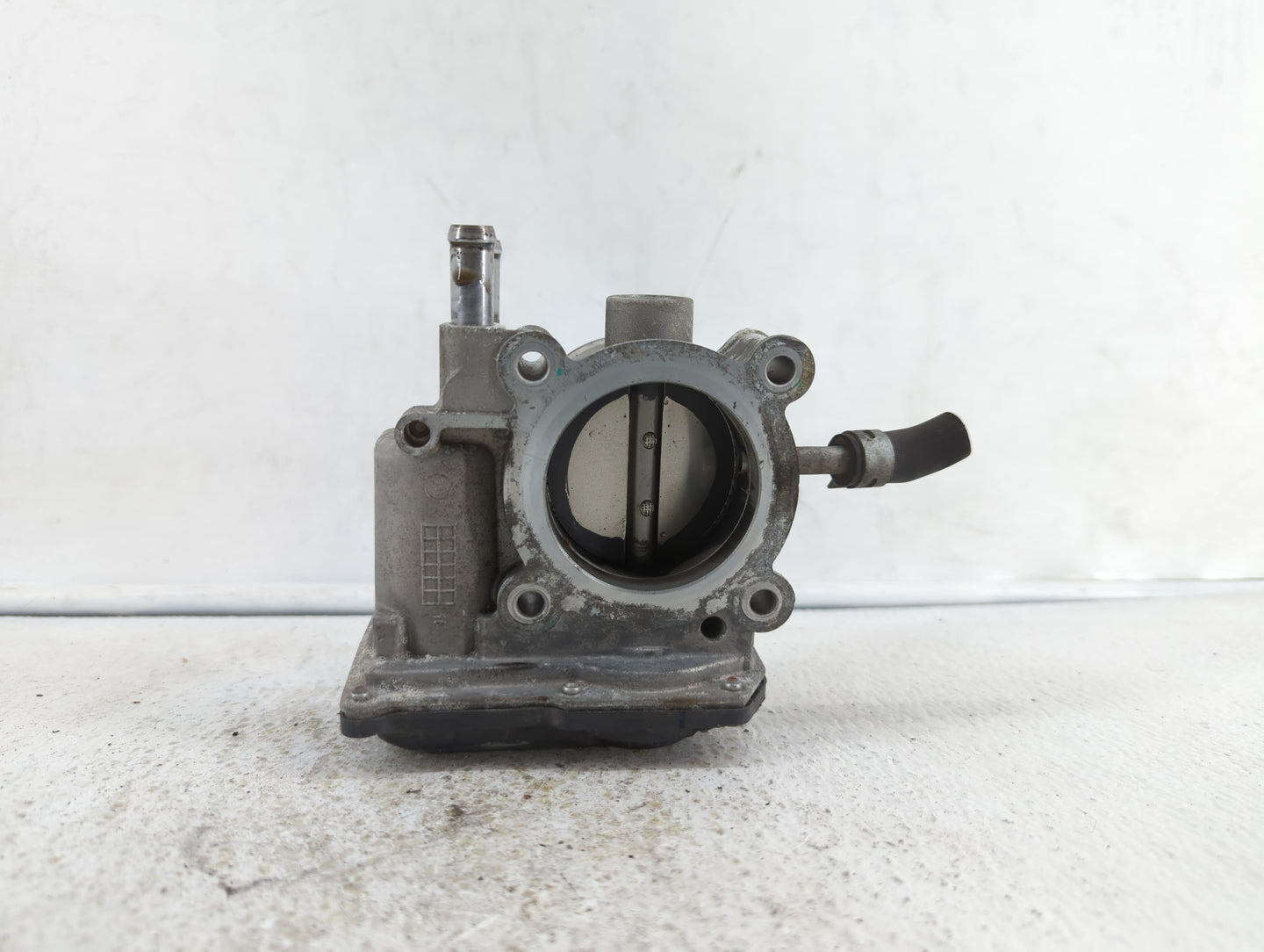 2012-2019 Kia Soul Throttle Body P/N:35100-2B300 Fits Fits 2012 2013 2014 2015 2016 2017 2018 2019 OEM Used Auto Parts - Oem