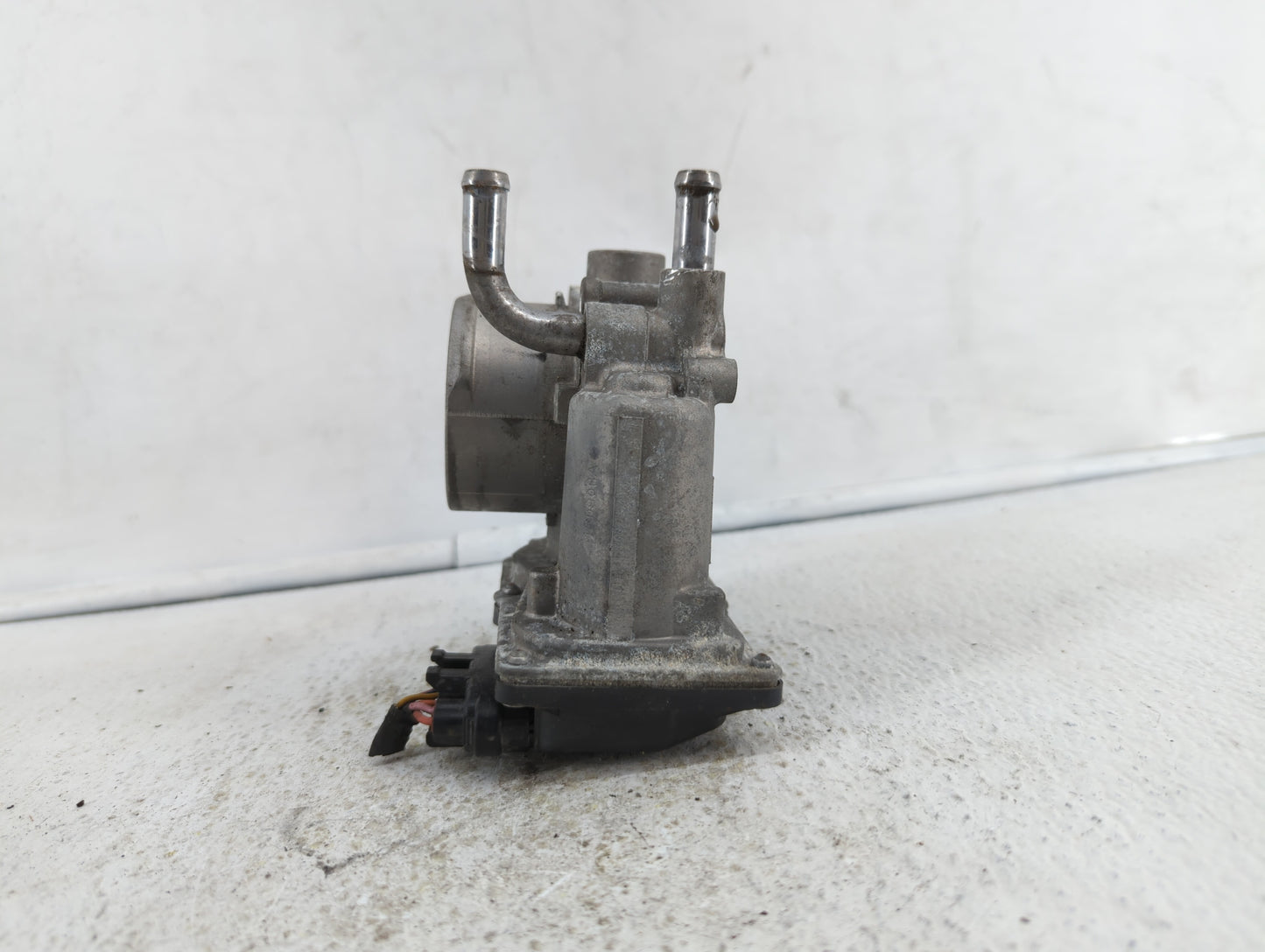 2012-2019 Kia Soul Throttle Body P/N:35100-2B300 Fits Fits 2012 2013 2014 2015 2016 2017 2018 2019 OEM Used Auto Parts - Oem