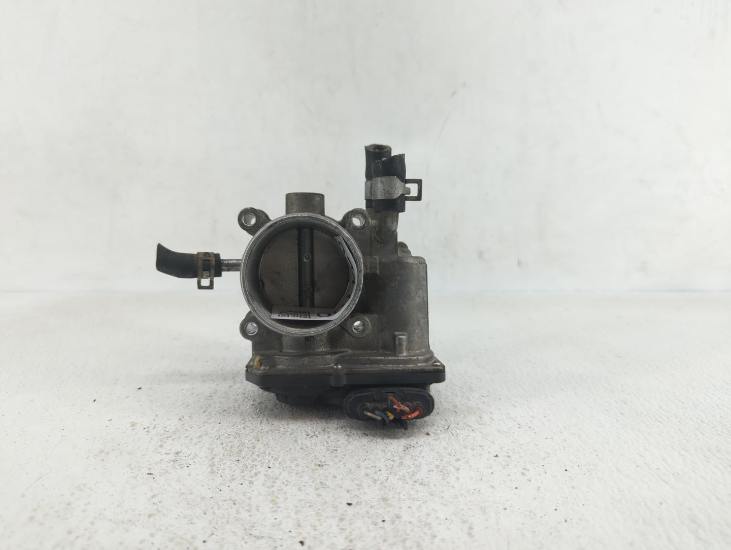 2012-2019 Kia Soul Throttle Body P/N:35100-2B300 Fits Fits 2012 2013 2014 2015 2016 2017 2018 2019 OEM Used Auto Parts - Oem