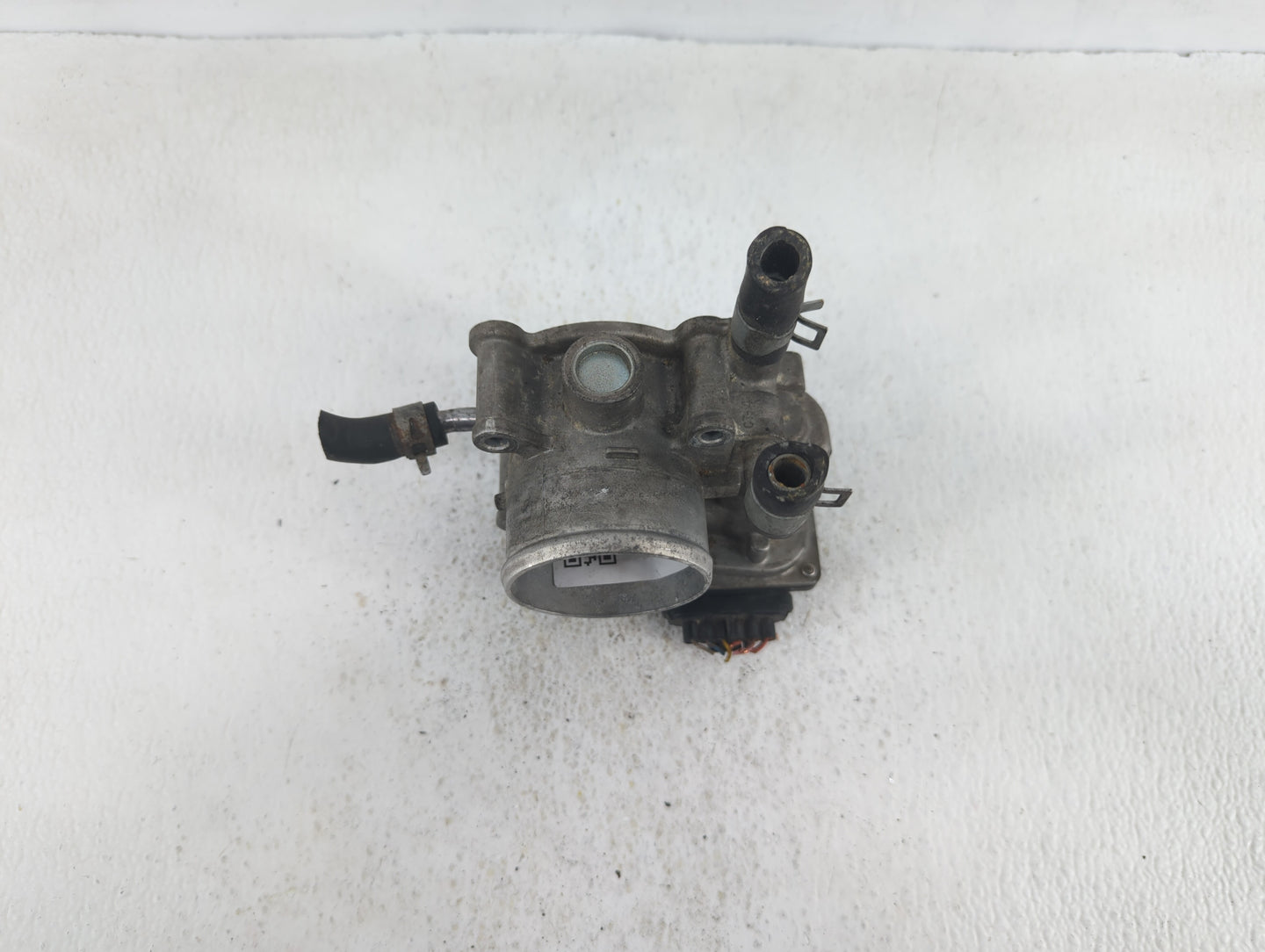 2012-2019 Kia Soul Throttle Body P/N:35100-2B300 Fits Fits 2012 2013 2014 2015 2016 2017 2018 2019 OEM Used Auto Parts - Oem