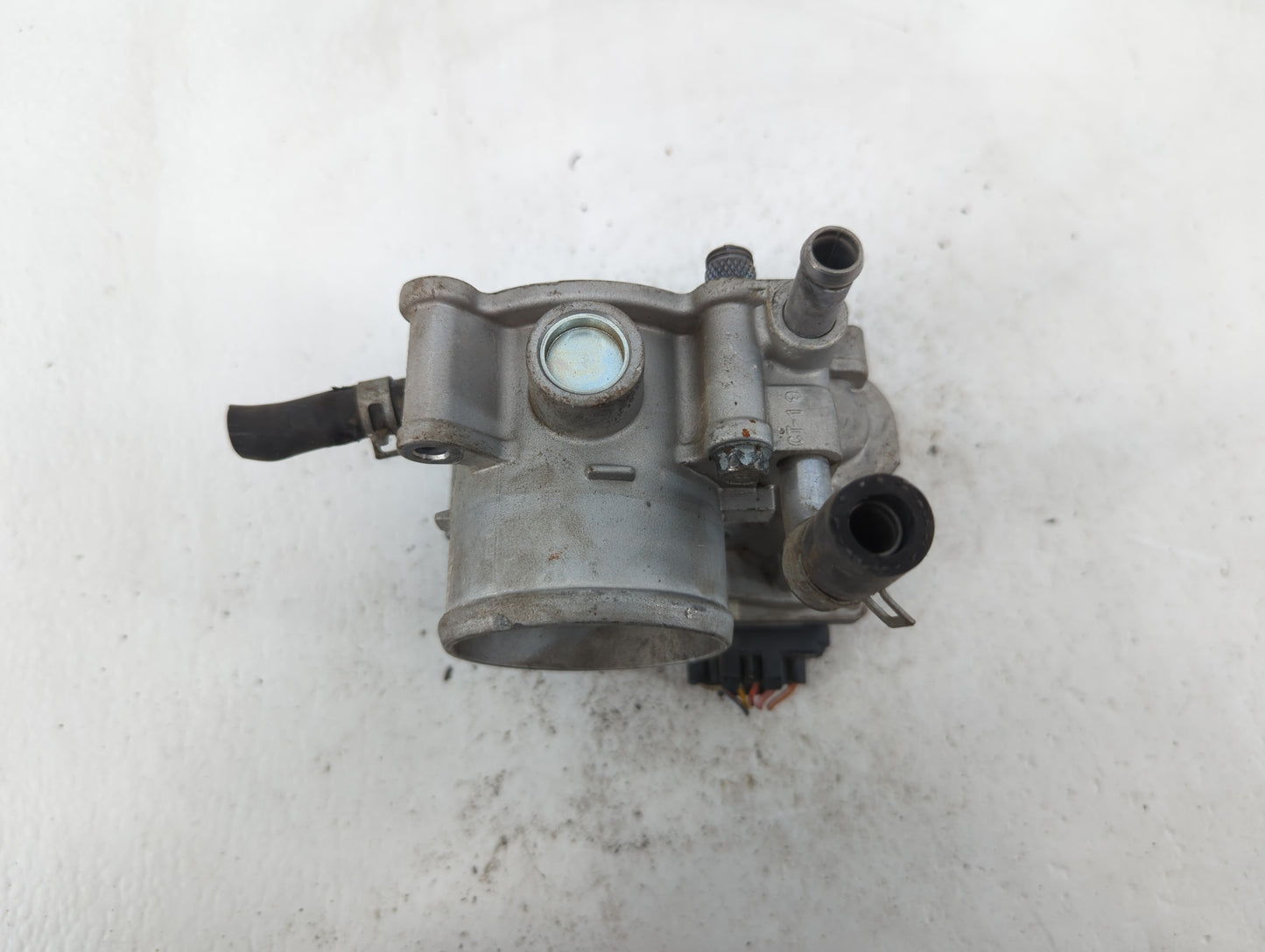 2012-2019 Kia Soul Throttle Body P/N:35100-2B300 Fits Fits 2012 2013 2014 2015 2016 2017 2018 2019 OEM Used Auto Parts - Oem