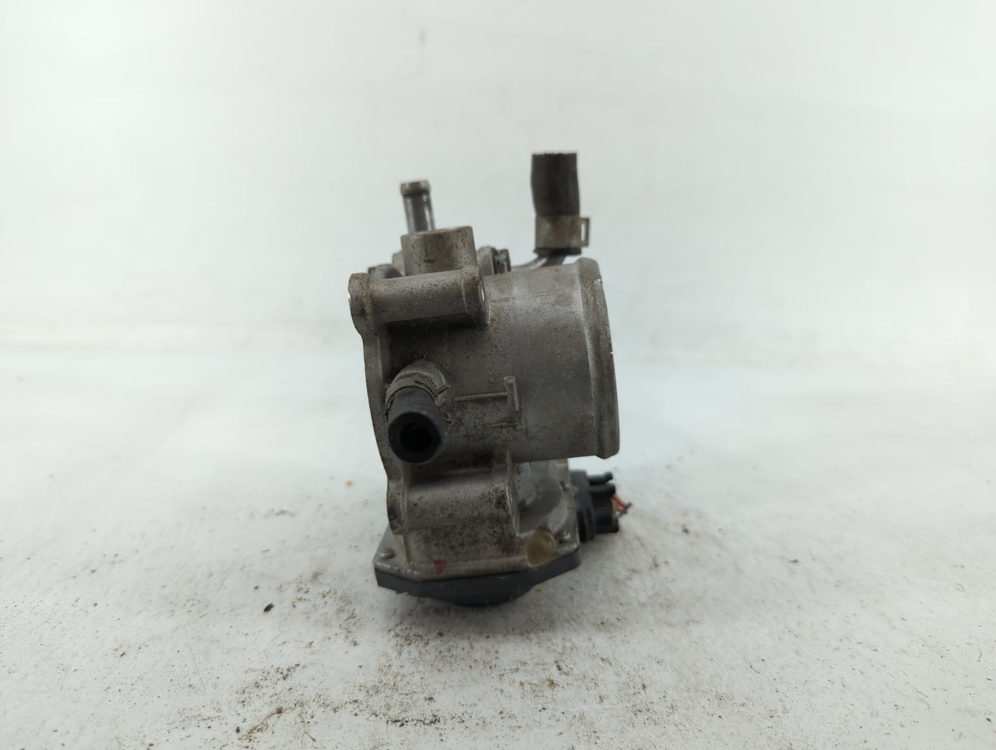 2012-2019 Kia Soul Throttle Body P/N:35100-2B300 Fits Fits 2012 2013 2014 2015 2016 2017 2018 2019 OEM Used Auto Parts - Oem