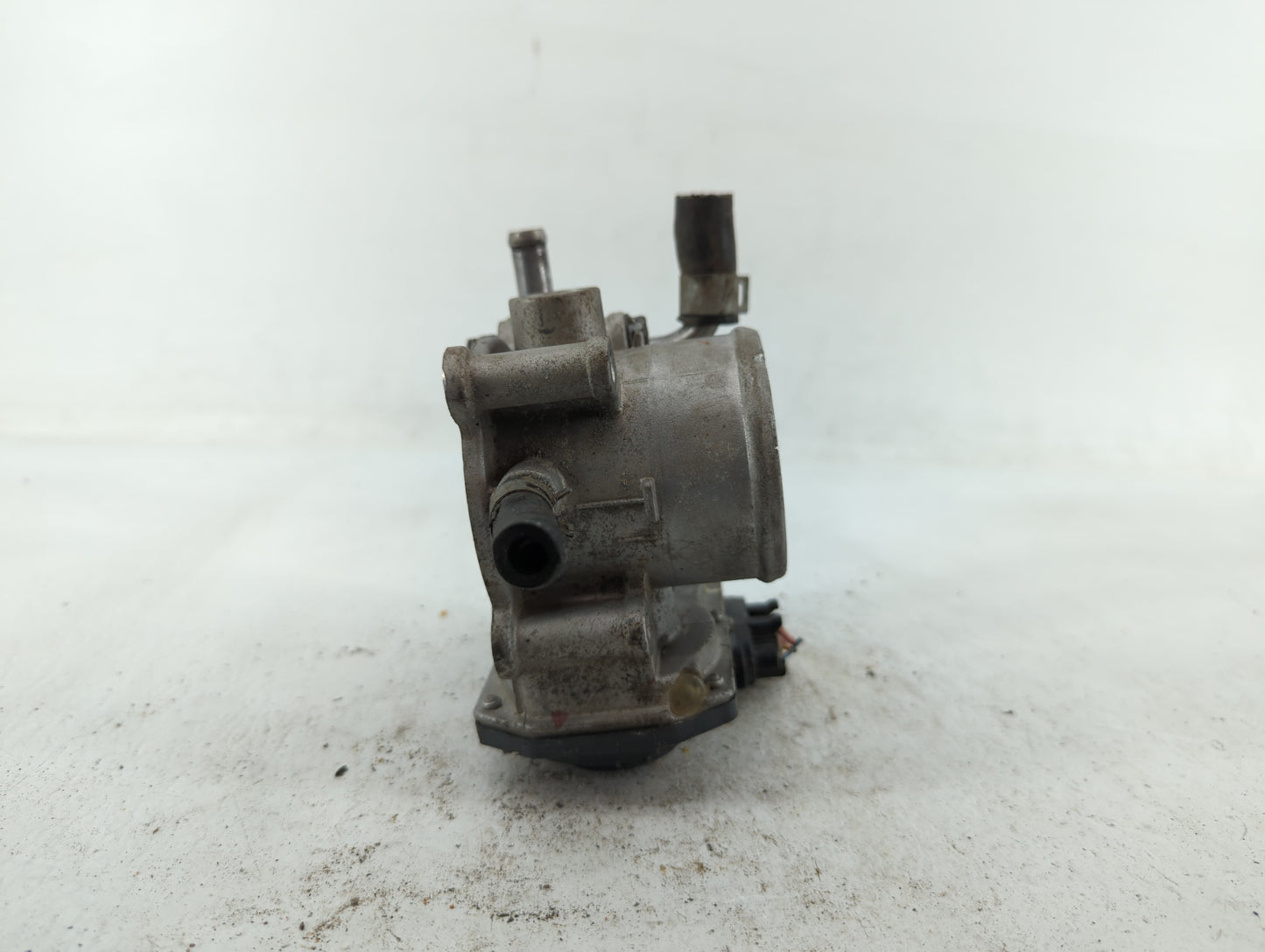 2012-2019 Kia Soul Throttle Body P/N:35100-2B300 Fits Fits 2012 2013 2014 2015 2016 2017 2018 2019 OEM Used Auto Parts - Oem
