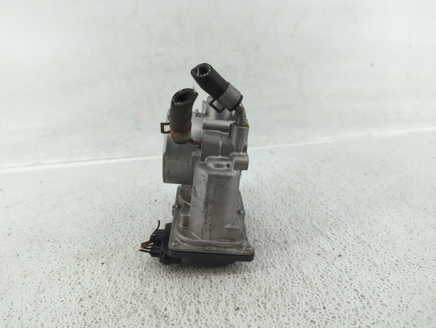 2014-2019 Kia Soul Throttle Body P/N:35100-2E000 Fits Fits 2011 2012 2013 2014 2015 2016 2017 2018 2019 2020 2021 OEM Used A