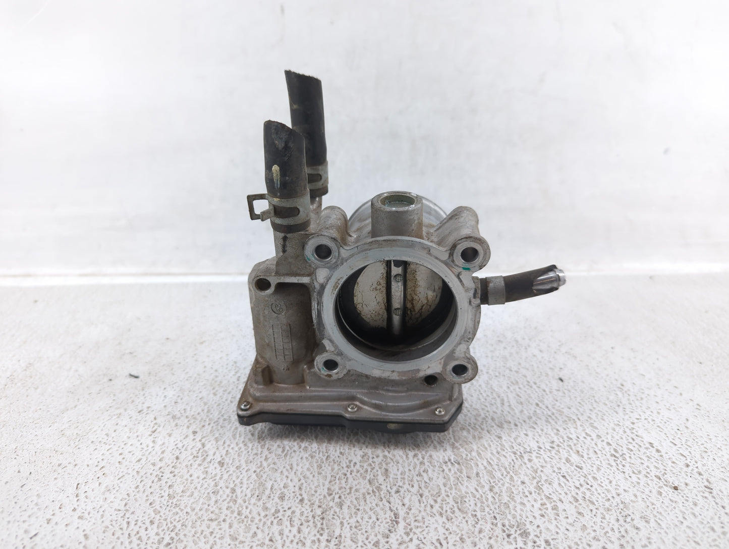 2012-2019 Kia Soul Throttle Body P/N:35100-2B300 Fits Fits 2012 2013 2014 2015 2016 2017 2018 2019 OEM Used Auto Parts - Oem