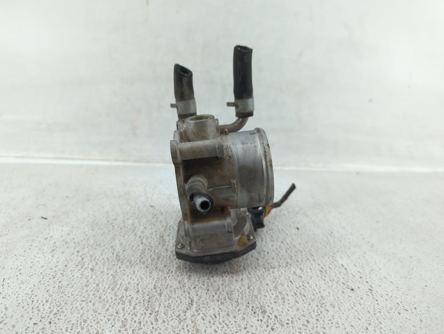 2012-2019 Kia Soul Throttle Body P/N:35100-2B300 Fits Fits 2012 2013 2014 2015 2016 2017 2018 2019 OEM Used Auto Parts - Oem