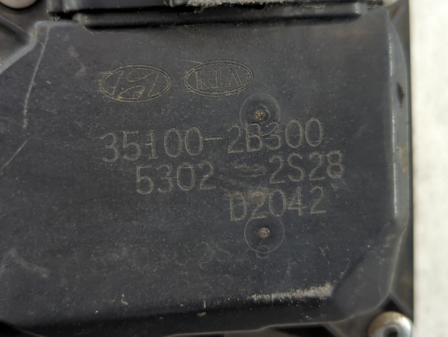 2012-2019 Kia Soul Throttle Body P/N:35100-2B300 Fits Fits 2012 2013 2014 2015 2016 2017 2018 2019 OEM Used Auto Parts - Oem