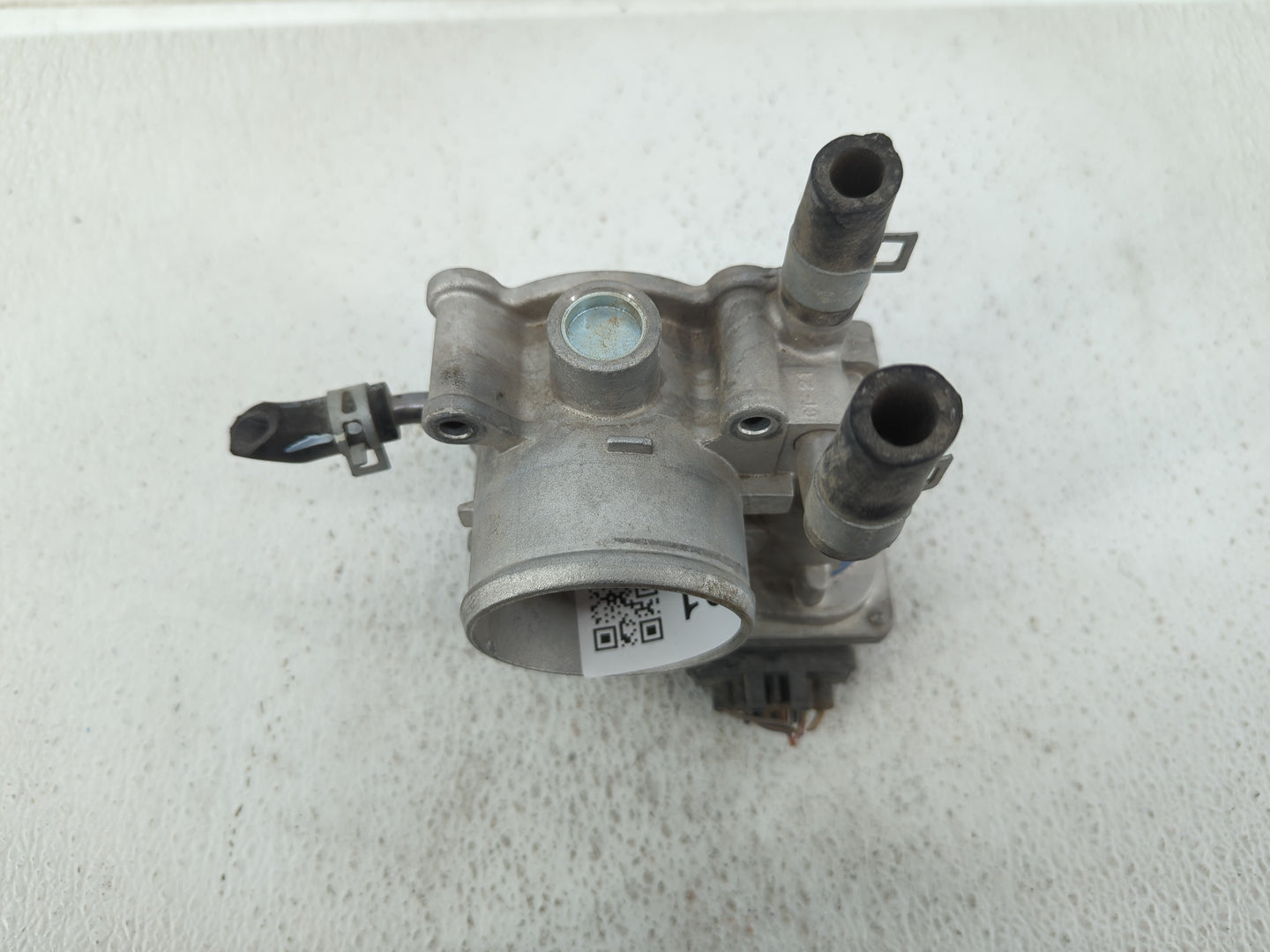 2012-2019 Kia Soul Throttle Body P/N:35100-2B300 Fits Fits 2012 2013 2014 2015 2016 2017 2018 2019 OEM Used Auto Parts - Oem