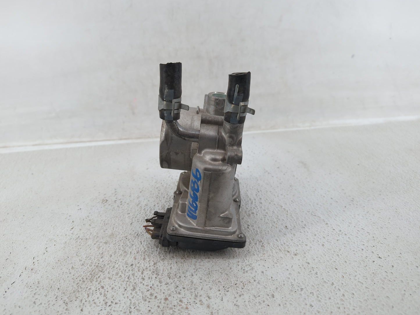 2012-2019 Kia Soul Throttle Body P/N:35100-2B300 Fits Fits 2012 2013 2014 2015 2016 2017 2018 2019 OEM Used Auto Parts - Oem