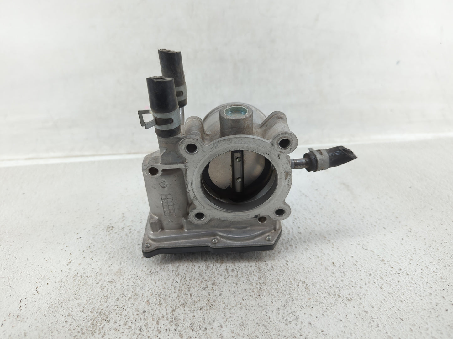 2012-2019 Kia Soul Throttle Body P/N:35100-2B300 Fits Fits 2012 2013 2014 2015 2016 2017 2018 2019 OEM Used Auto Parts - Oem