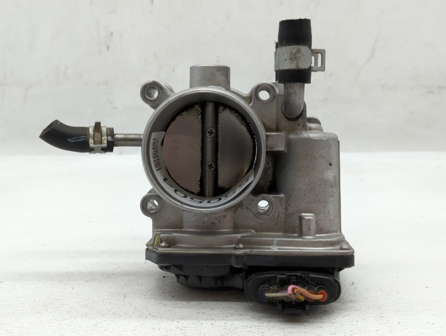 2012-2019 Kia Soul Throttle Body P/N:35100-2B300 Fits Fits 2012 2013 2014 2015 2016 2017 2018 2019 OEM Used Auto Parts - Oem