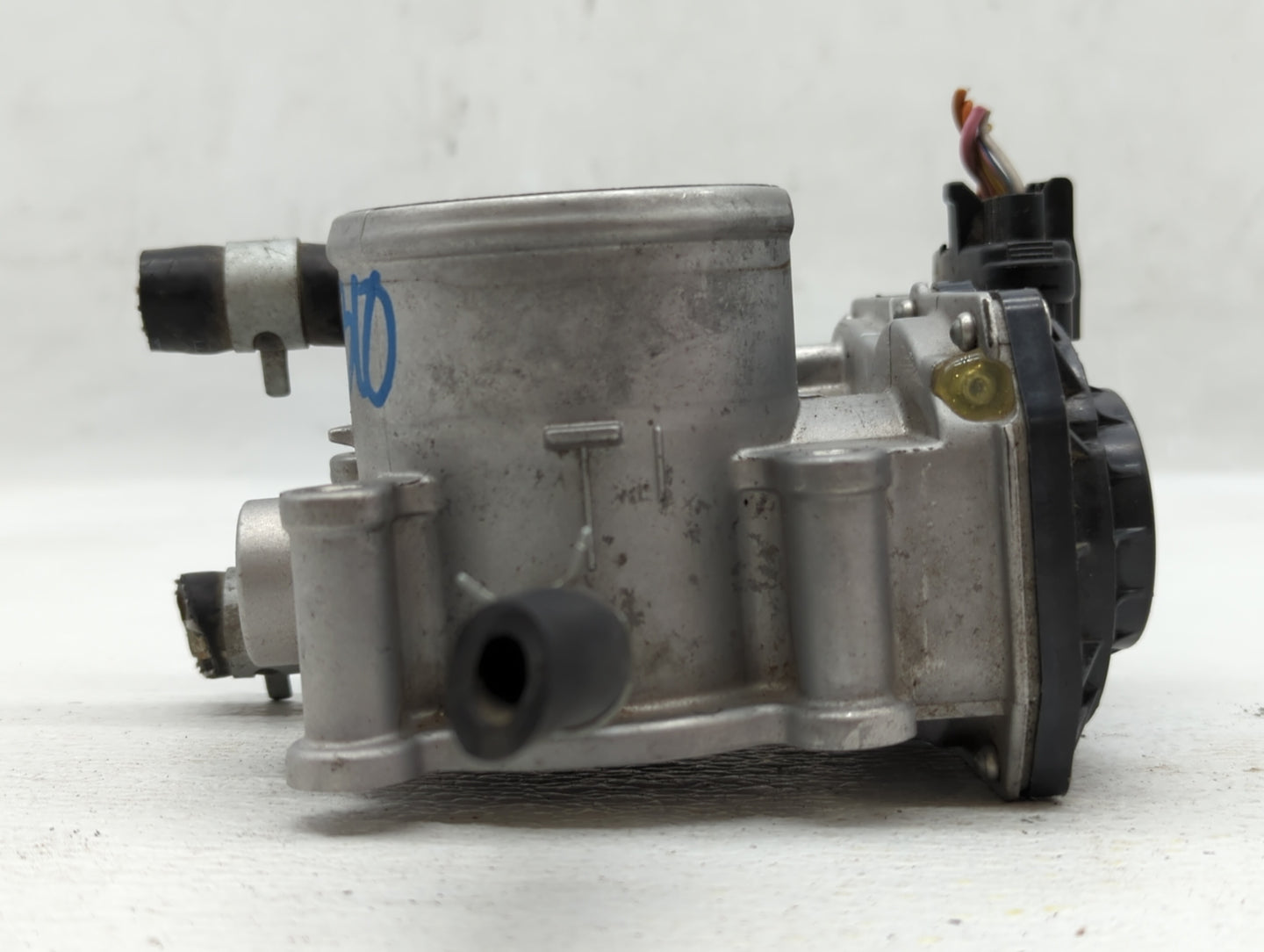 2012-2019 Kia Soul Throttle Body P/N:35100-2B300 Fits Fits 2012 2013 2014 2015 2016 2017 2018 2019 OEM Used Auto Parts - Oem