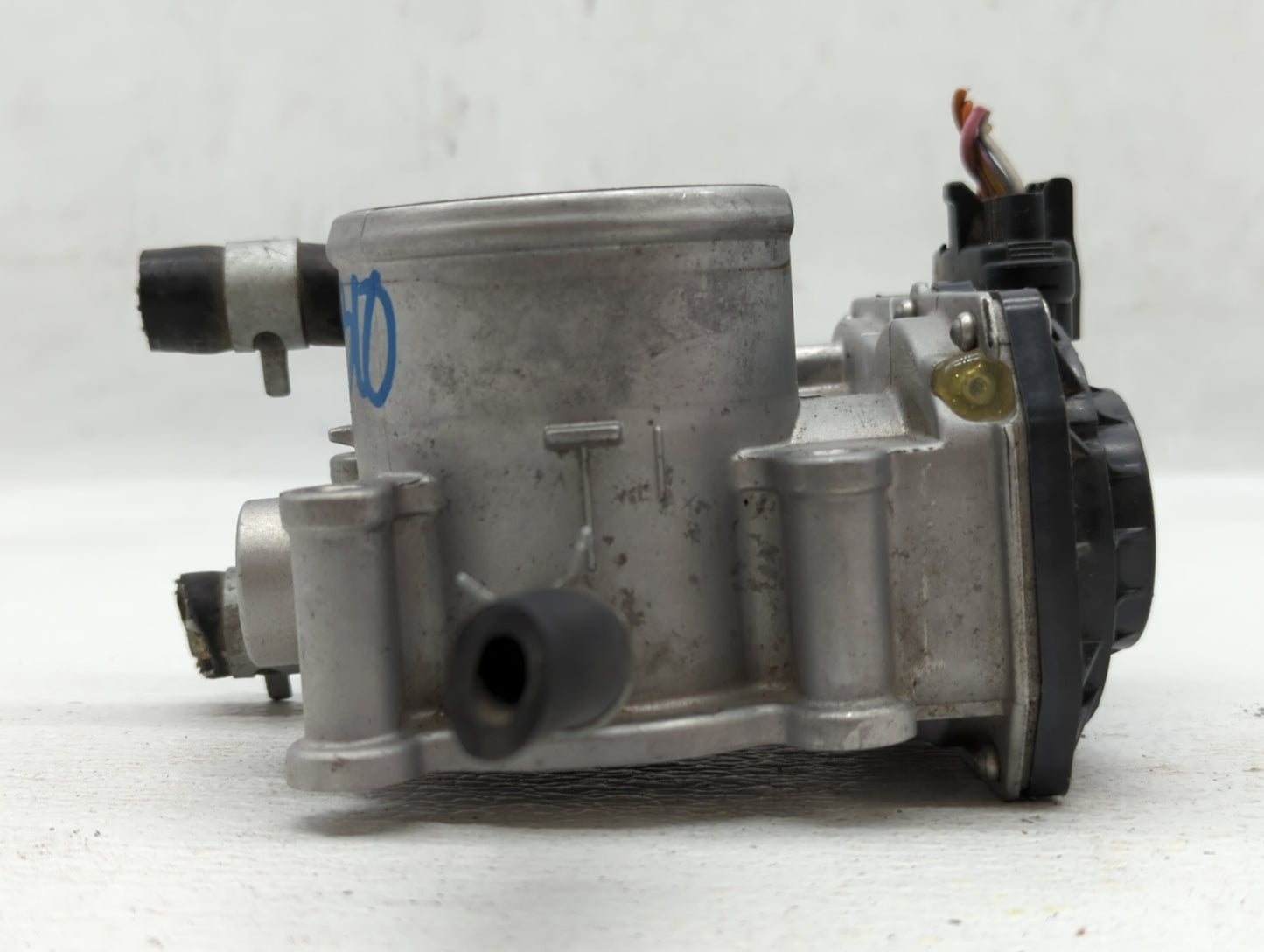 2012-2019 Kia Soul Throttle Body P/N:35100-2B300 Fits Fits 2012 2013 2014 2015 2016 2017 2018 2019 OEM Used Auto Parts - Oem