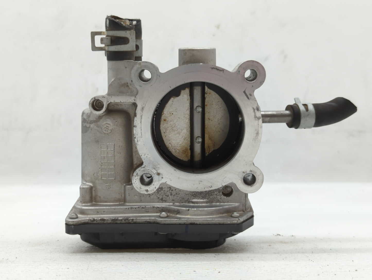 2012-2019 Kia Soul Throttle Body P/N:35100-2B300 Fits Fits 2012 2013 2014 2015 2016 2017 2018 2019 OEM Used Auto Parts - Oem