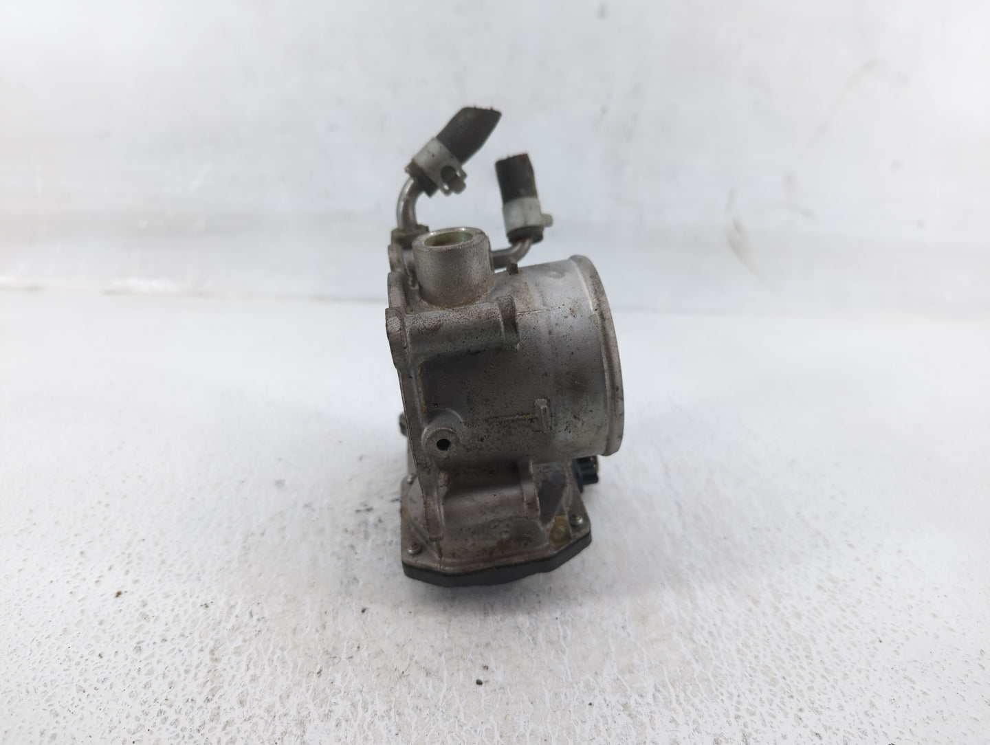 2014-2019 Kia Soul Throttle Body P/N:35100-2E000 Fits Fits 2011 2012 2013 2014 2015 2016 2017 2018 2019 2020 2021 OEM Used A