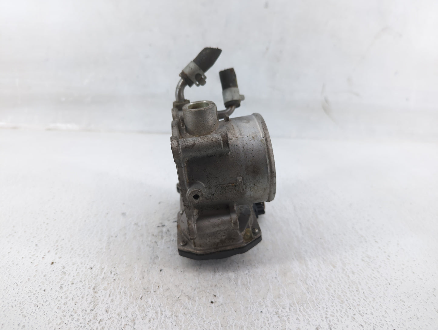 2014-2019 Kia Soul Throttle Body P/N:35100-2E000 Fits Fits 2011 2012 2013 2014 2015 2016 2017 2018 2019 2020 2021 OEM Used A
