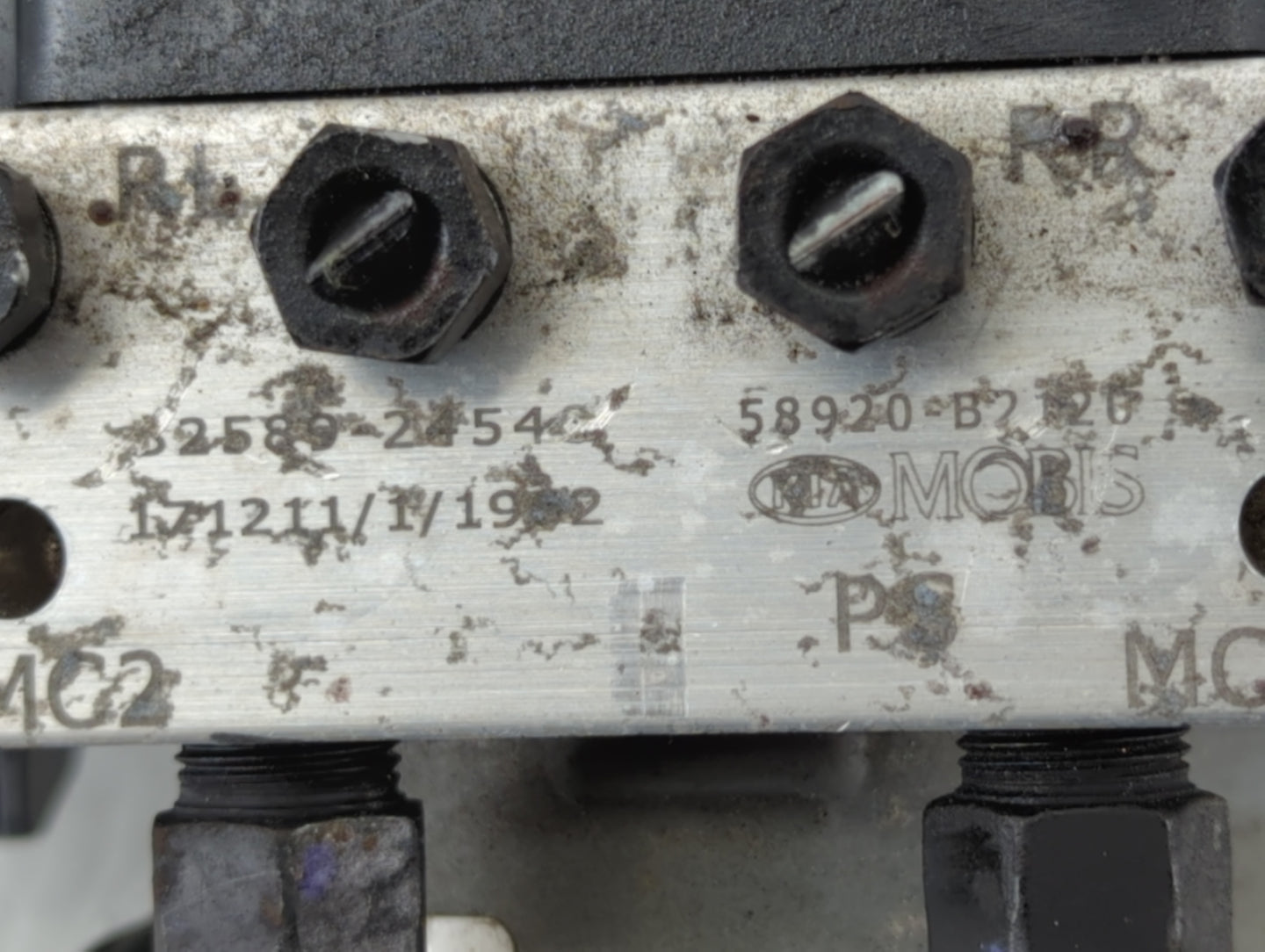 2017-2019 Kia Soul ABS Pump Control Module Replacement P/N:58900-B2120 58910-F2620 Fits Fits 2017 2018 2019 OEM Used Auto Pa
