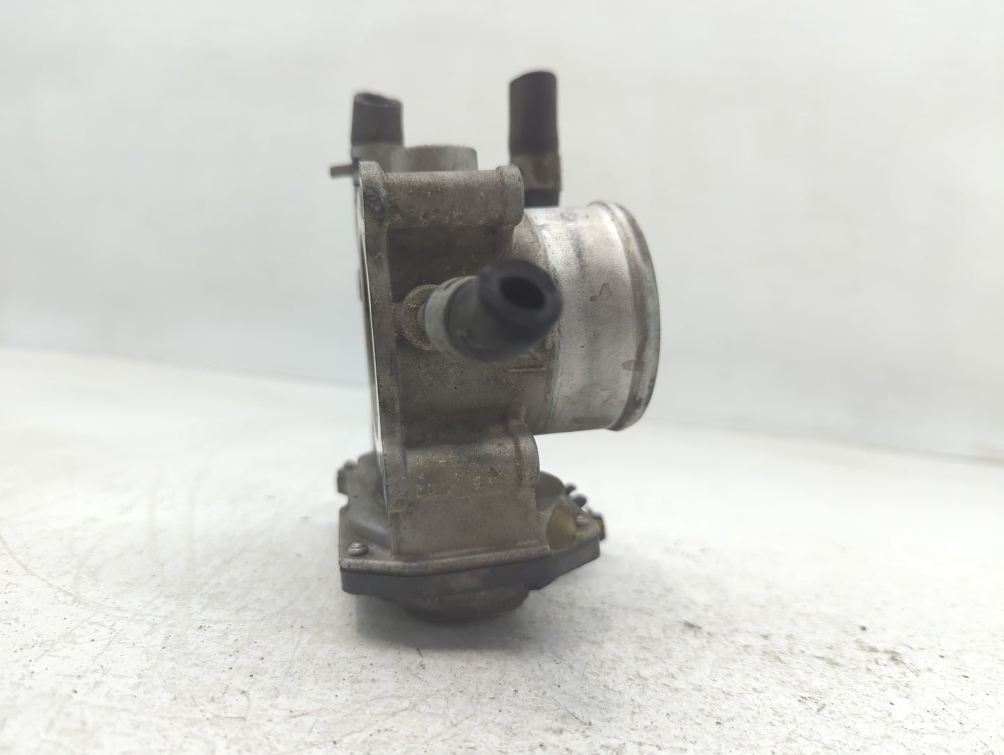 2012-2019 Kia Soul Throttle Body P/N:5302 11T13 35100-2B300 Fits Fits 2012 2013 2014 2015 2016 2017 2018 2019 OEM Used Auto 