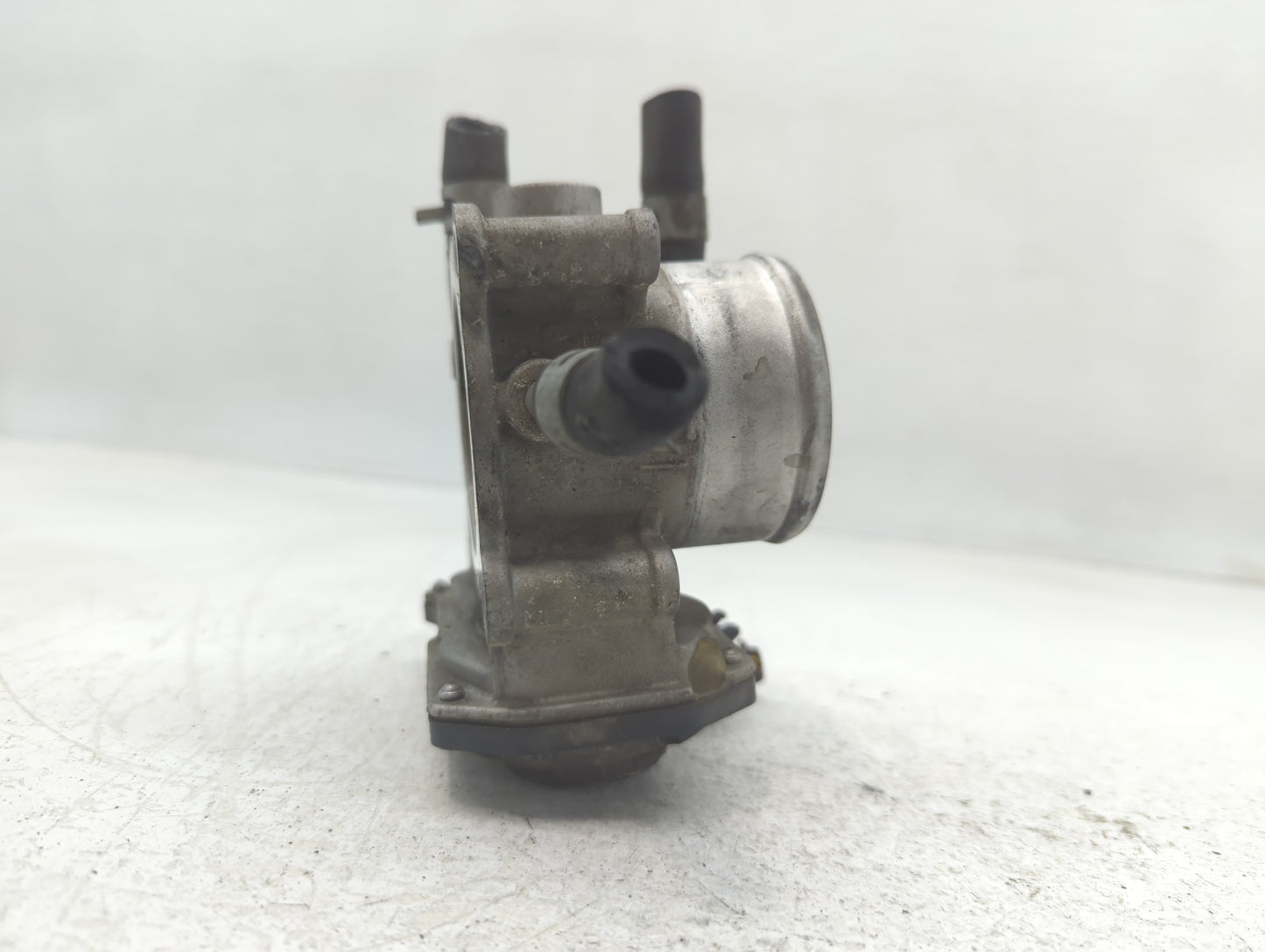2012-2019 Kia Soul Throttle Body P/N:5302 11T13 35100-2B300 Fits Fits 2012 2013 2014 2015 2016 2017 2018 2019 OEM Used Auto 