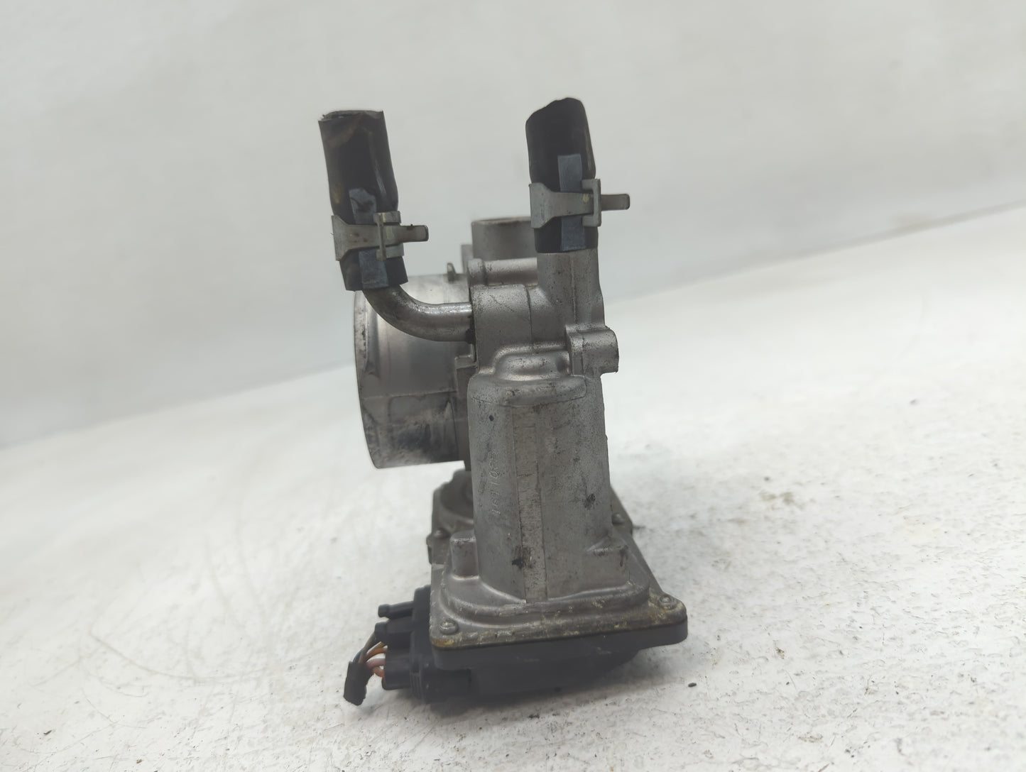 2012-2019 Kia Soul Throttle Body P/N:5302 11T13 35100-2B300 Fits Fits 2012 2013 2014 2015 2016 2017 2018 2019 OEM Used Auto 