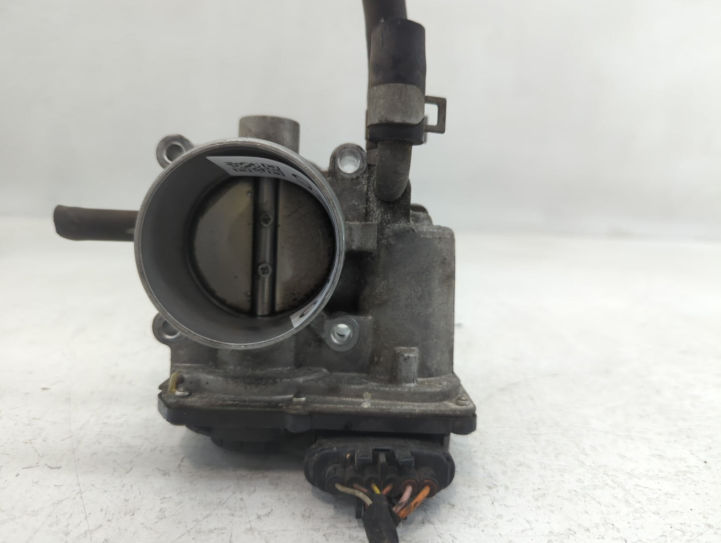 2012-2019 Kia Soul Throttle Body P/N:35100-2B300 Fits Fits 2012 2013 2014 2015 2016 2017 2018 2019 OEM Used Auto Parts - Oem