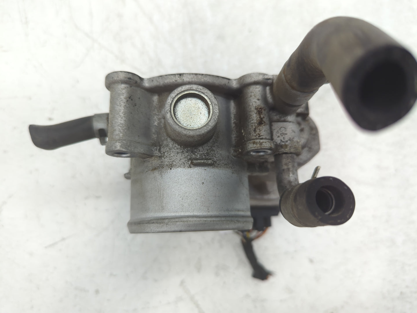 2012-2019 Kia Soul Throttle Body P/N:35100-2B300 Fits Fits 2012 2013 2014 2015 2016 2017 2018 2019 OEM Used Auto Parts - Oem