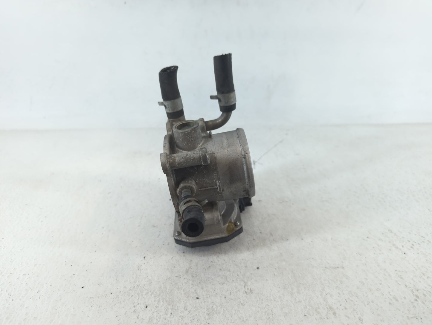 2012-2019 Kia Soul Throttle Body P/N:5302 07T04 35100-2B300 Fits Fits 2012 2013 2014 2015 2016 2017 2018 2019 OEM Used Auto 
