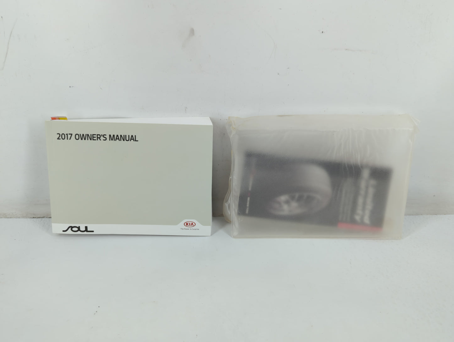 2017 Kia Soul Owners Manual Book Guide P/N:HB2O-EU6NB OEM Used Auto Parts - Oemusedautoparts1.com
