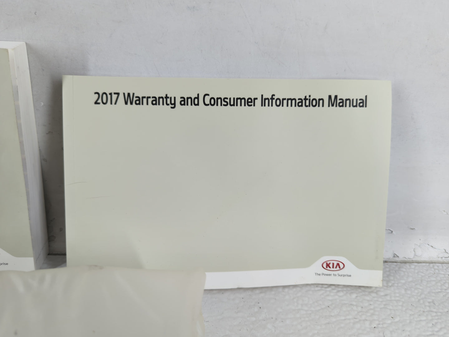 2017 Kia Soul Owners Manual Book Guide P/N:HB2O-EU67A OEM Used Auto Parts - Oemusedautoparts1.com