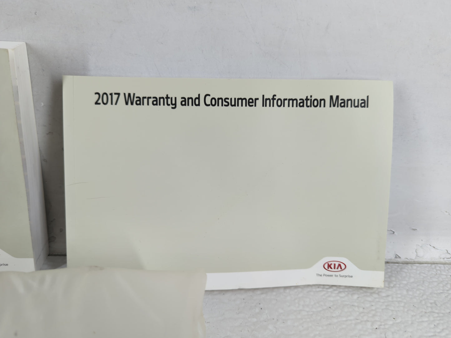 2017 Kia Soul Owners Manual Book Guide P/N:HB2O-EU67A OEM Used Auto Parts - Oemusedautoparts1.com