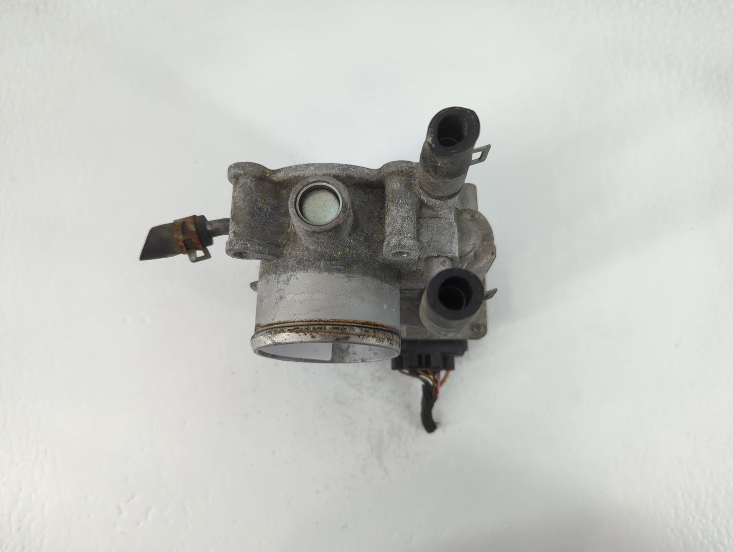 2012-2019 Kia Soul Throttle Body P/N:35100-2B300 Fits Fits 2012 2013 2014 2015 2016 2017 2018 2019 OEM Used Auto Parts - Oem