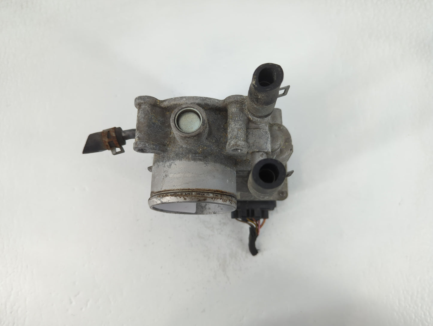 2012-2019 Kia Soul Throttle Body P/N:35100-2B300 Fits Fits 2012 2013 2014 2015 2016 2017 2018 2019 OEM Used Auto Parts - Oem