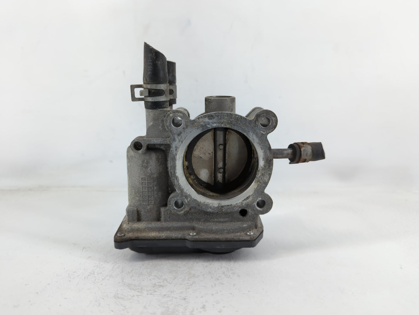 2012-2019 Kia Soul Throttle Body P/N:35100-2B300 Fits Fits 2012 2013 2014 2015 2016 2017 2018 2019 OEM Used Auto Parts - Oem