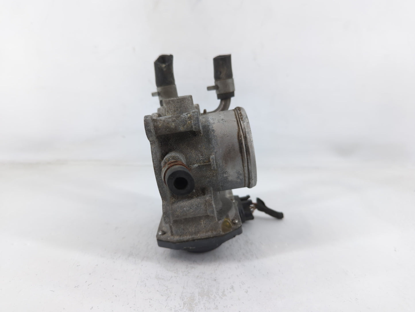 2012-2019 Kia Soul Throttle Body P/N:35100-2B300 Fits Fits 2012 2013 2014 2015 2016 2017 2018 2019 OEM Used Auto Parts - Oem