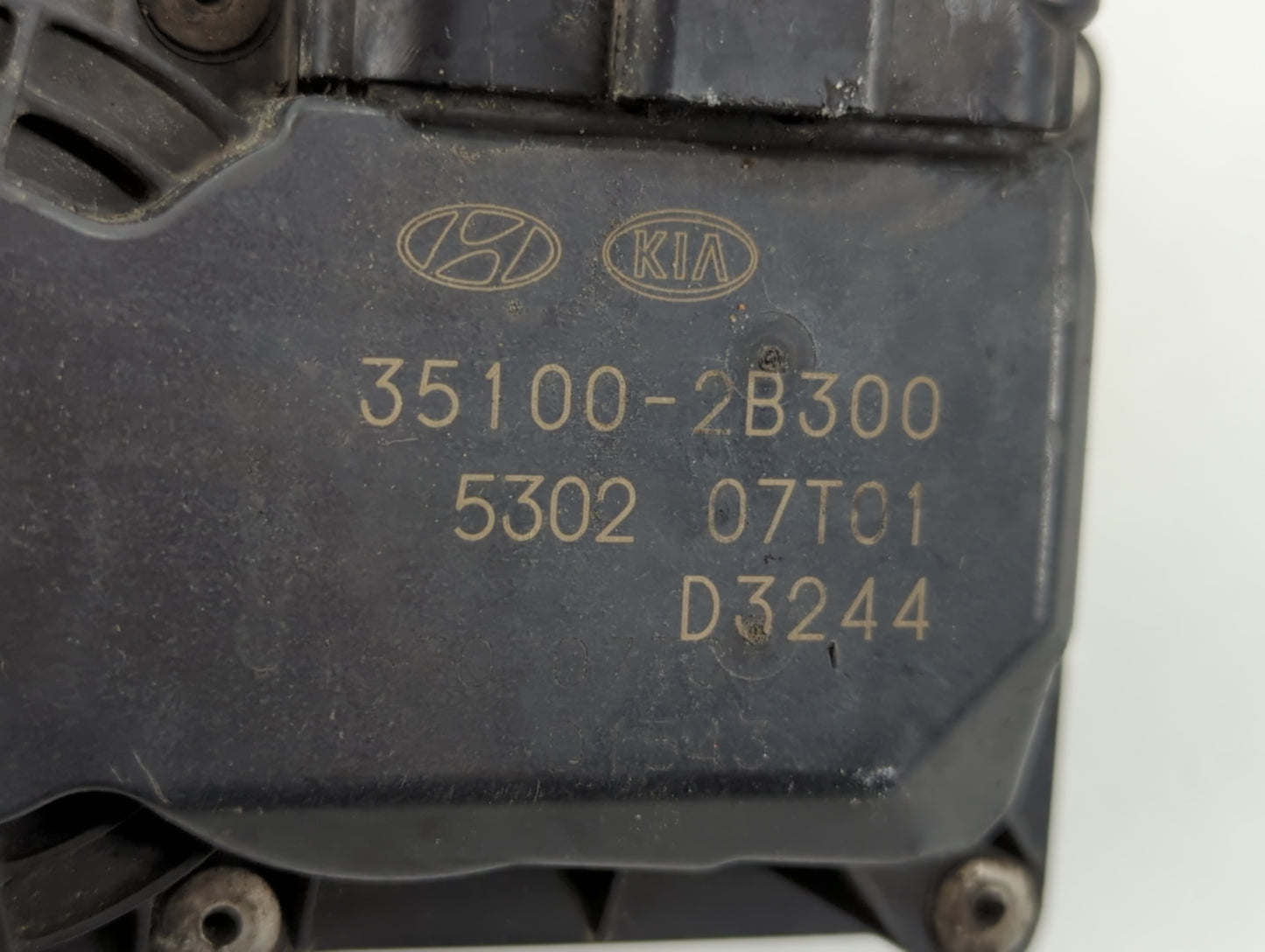 2012-2019 Kia Soul Throttle Body P/N:35100-2B300 Fits Fits 2012 2013 2014 2015 2016 2017 2018 2019 OEM Used Auto Parts - Oem