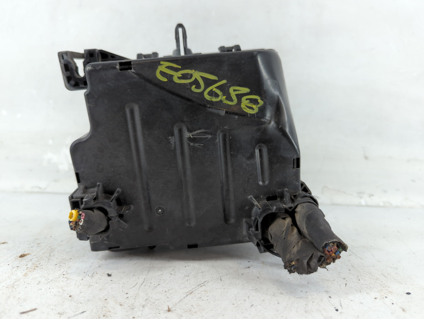 2017-2019 Kia Soul Fusebox Fuse Box Panel Relay Module P/N:91950-B2350 Fits Fits 2017 2018 2019 OEM Used Auto Parts - Oemuse