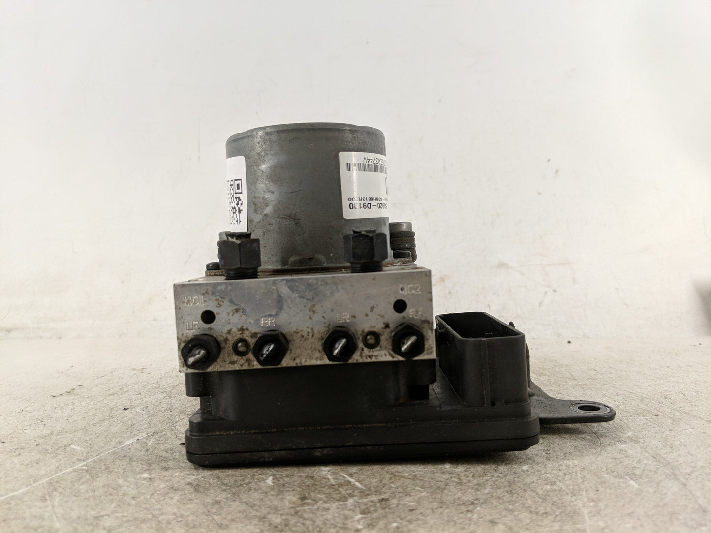 2017-2019 Kia Sportage ABS Pump Control Module Replacement P/N:BE6003R200 Fits Fits 2017 2018 2019 OEM Used Auto Parts - Oem
