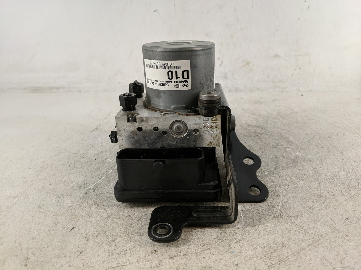 2017-2019 Kia Sportage ABS Pump Control Module Replacement P/N:BE6003R200 Fits Fits 2017 2018 2019 OEM Used Auto Parts - Oem