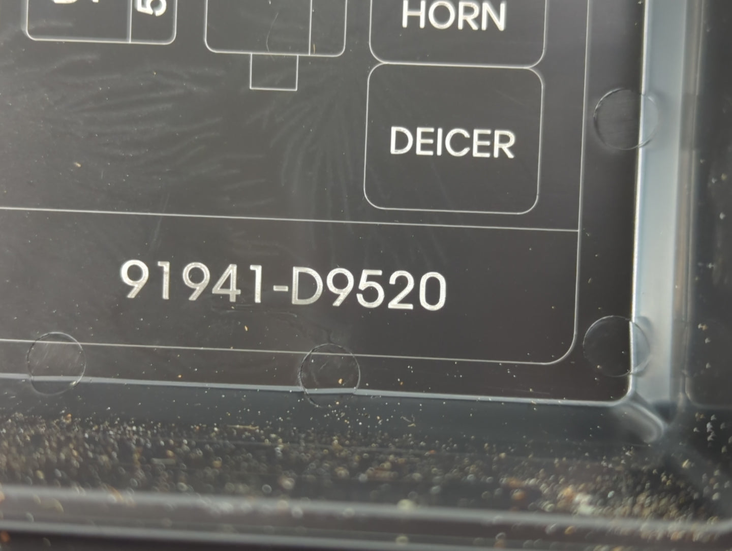 2017-2019 Kia Sportage Fusebox Fuse Box Panel Relay Module P/N:91941-D9520 Fits Fits 2017 2018 2019 OEM Used Auto Parts - Oe