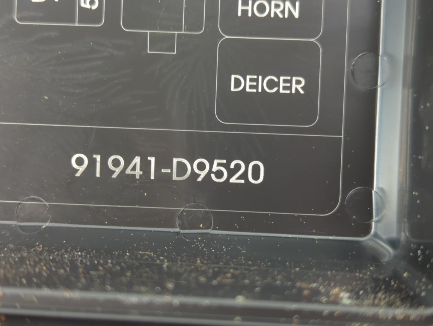 2017-2019 Kia Sportage Fusebox Fuse Box Panel Relay Module P/N:91941-D9520 Fits Fits 2017 2018 2019 OEM Used Auto Parts - Oe