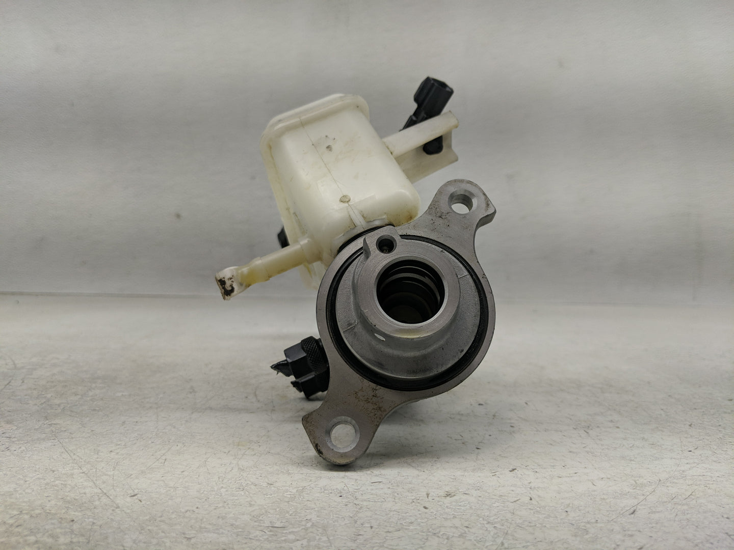 2017-2021 Kia Sportage Brake Master Cylinder - Oemusedautoparts1.com