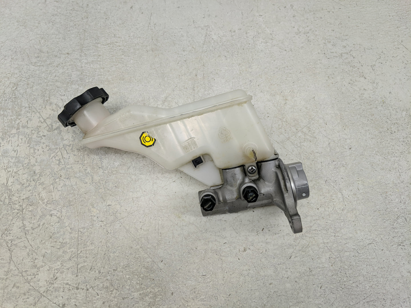 2017-2021 Kia Sportage Brake Master Cylinder - Oemusedautoparts1.com