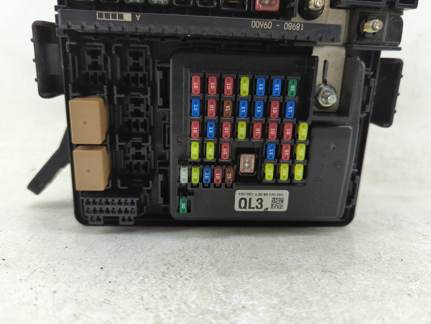 2017-2019 Kia Sportage Fusebox Fuse Box Panel Relay Module P/N:91950-D9BC0 Fits Fits 2017 2018 2019 OEM Used Auto Parts - Oe