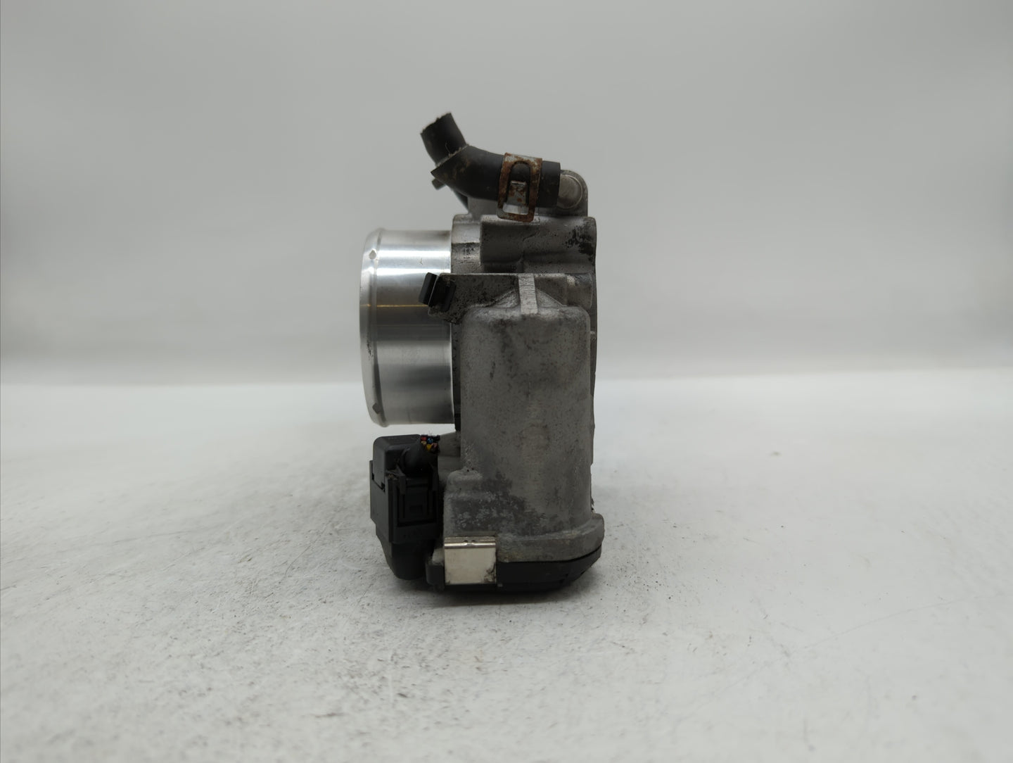 2017-2019 Kia Sportage Throttle Body P/N:35100-2G600 Fits Fits 2015 2016 2017 2018 2019 OEM Used Auto Parts - Oemusedautopar