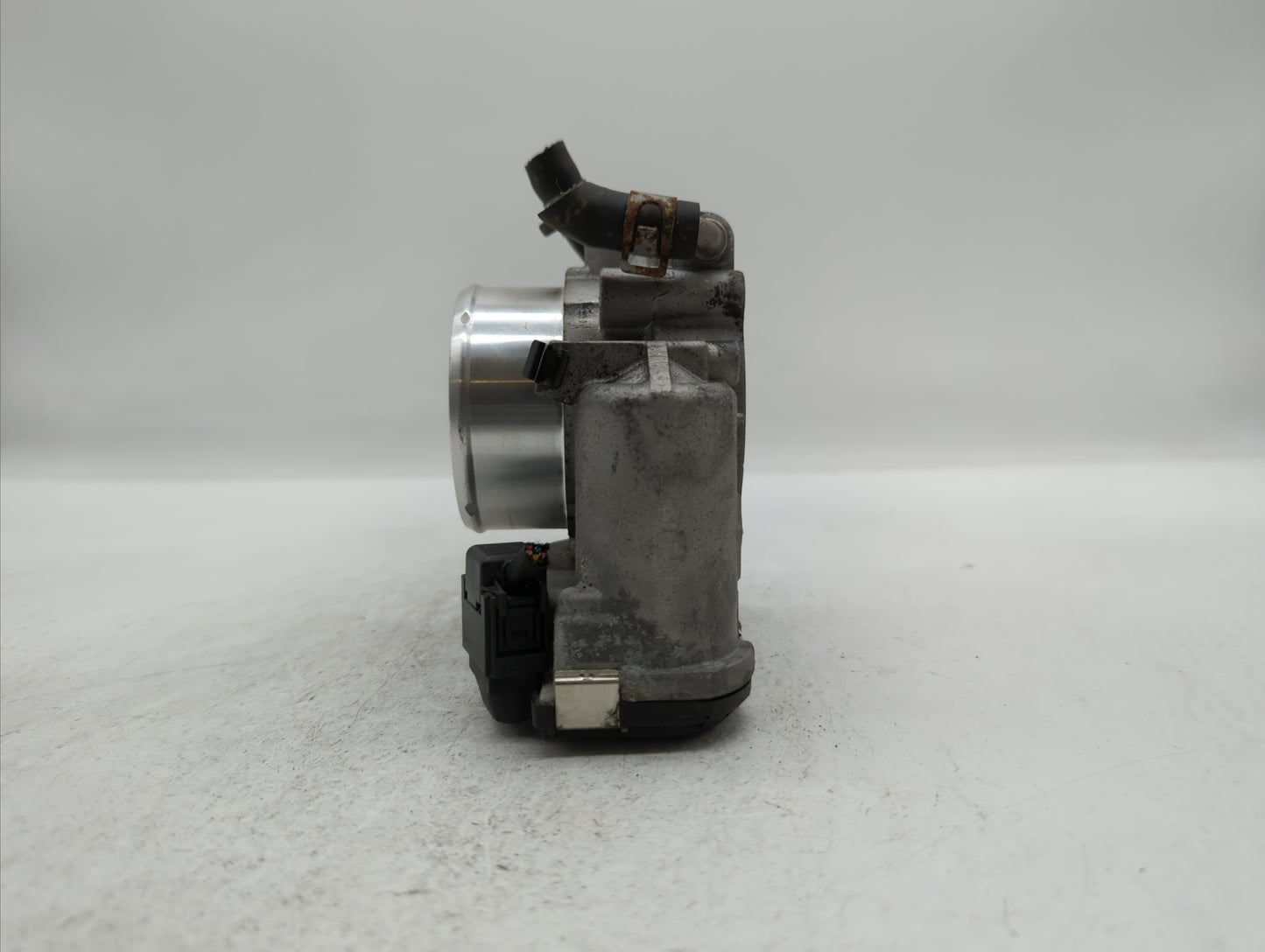 2017-2019 Kia Sportage Throttle Body P/N:35100-2G600 Fits Fits 2015 2016 2017 2018 2019 OEM Used Auto Parts - Oemusedautopar