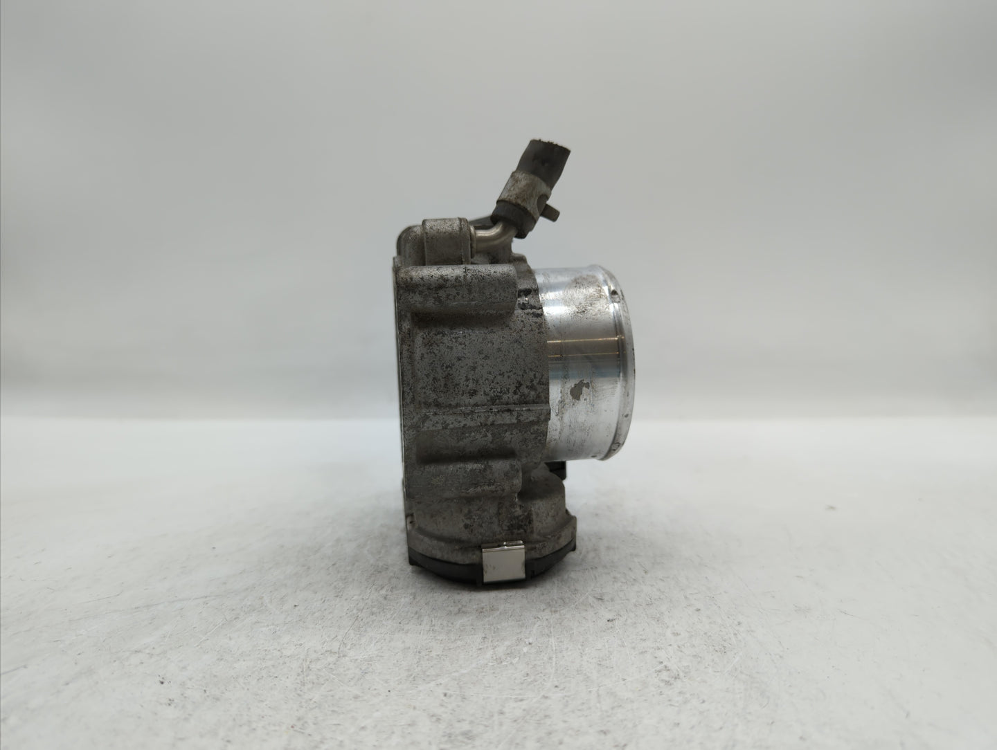 2017-2019 Kia Sportage Throttle Body P/N:35100-2G600 Fits Fits 2015 2016 2017 2018 2019 OEM Used Auto Parts - Oemusedautopar