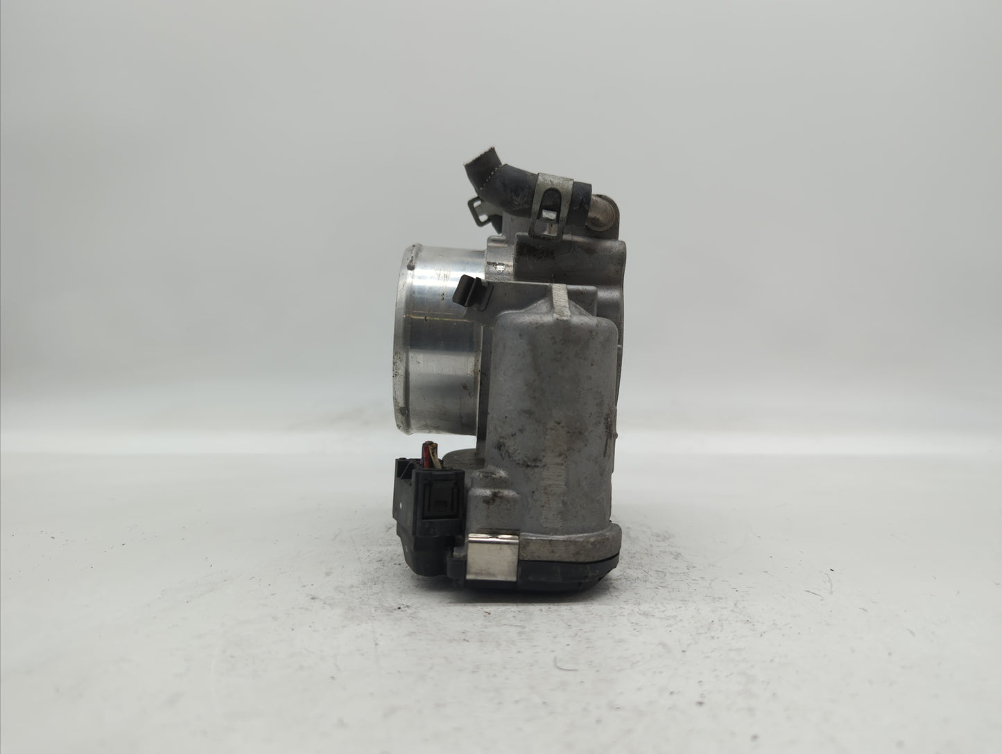 2017-2019 Kia Sportage Throttle Body P/N:35100-2G600 Fits Fits 2015 2016 2017 2018 2019 OEM Used Auto Parts - Oemusedautopar